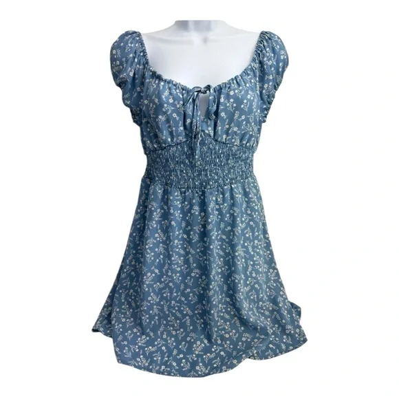 LOVE TREE Womens Puff Sleeve Smock Waist Womens Dress Size small Blue
Floral - Picture 2 of 4